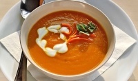 Суп с чечевицей, помидорами и имбирем